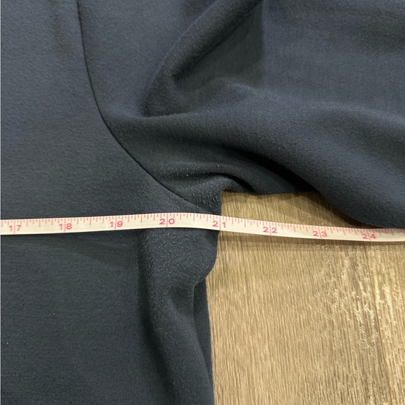 Peloton Elevate Sweatshirt Women Size Medium Blue Logo Pockets Sweatshirt - Picture 9 of 11